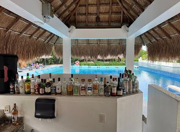 mexico/playa-del-carmen/punta-esmeralda/bar/bar-swim-up