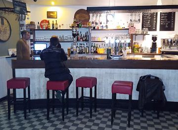 france/côte-de-granit-rose/bar/chez-capitaine