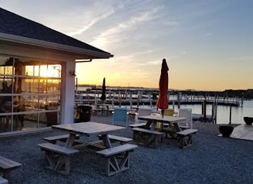 ohio/kelleys-island/bar/hidden-beach-bar