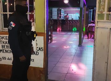 panama/guna-yala/bar/bar-restaurante-la-comadre