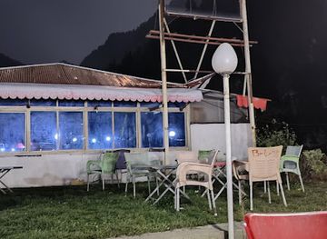 pakistan/ratti-gali-lake/bar/benazir-palace-tourist-inn