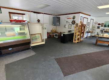 michigan/pictured-rocks-national-lakeshore/bar/brey-s-fish-market