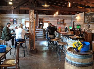 oregon/cascade-mountains/bar/the-gorge-white-house