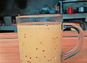 nepal/gokyo-lakes/bar/dawa-dai-ko-kiwi-juice