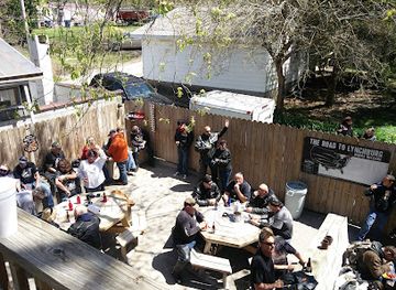 illinois/shawnee-national-forest/bar/fuzzy-s-tavern