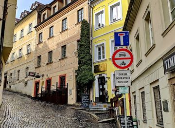 slovakia/bratislava/bratislava-castle-hrad/bar/drink-in-gallery-andy