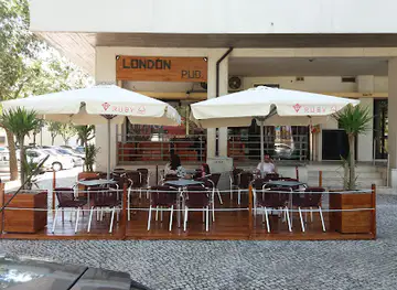 LONDON PUB