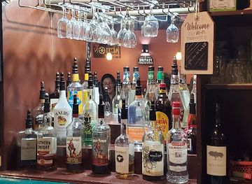 canada/niagara-falls/bar/r-bar