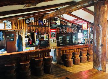 montana/glacier-national-park/bar/kip-s-beer-garden