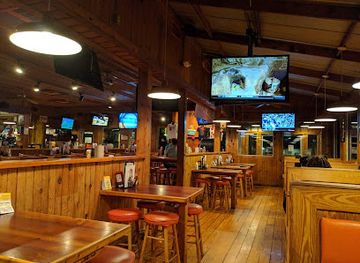 virginia/williamsburg/bar/hooters