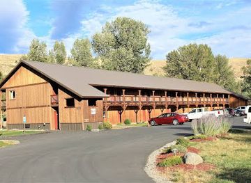 washington/the-methow-valley/bar/methow-river-lodge-and-cabins