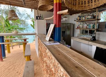 tanzania/zanzibar-archipelago/bar/arnoldi-s-on-the-cliff-bar-bites