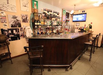 bolivia/yungas/bar/chez-moustache