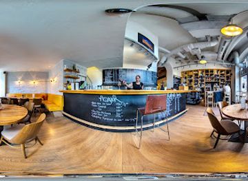 hungary/budapest/gellert-hill/bar/palack-wine-bar