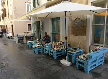 slovenia/piran/bar/80s-cafe-bar