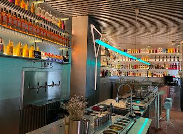 spain/seville/bar/naked-and-famous