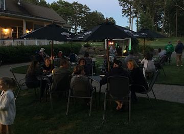 rhode-island/trustom-pond-national-wildlife-refuge/bar/alaina-s-ale-house