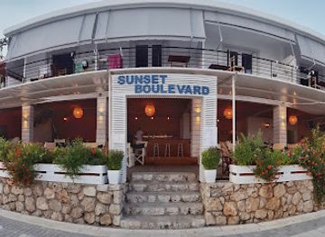 albania/toskeria/bar/sunset-boulevard-cocktail-bar
