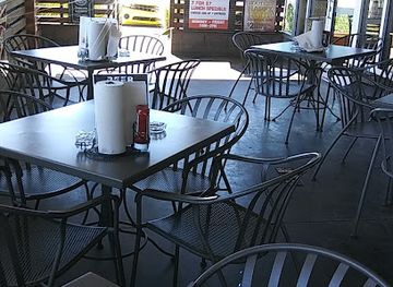 louisiana/honey-island-swamp/bar/hooters