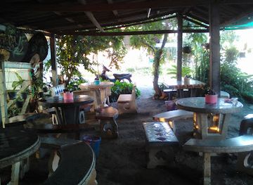 thailand/doi-inthanon-national-park/bar/raan-i-poa-la-bar-lao-dong-ping-yang-tom-saep-yam