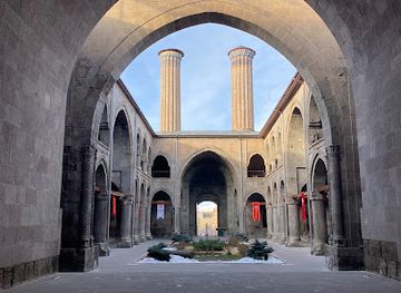 turkiye/palandoken/bar/cifte-minareli-medrese-clubhouse