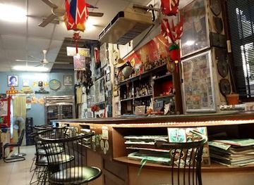 malaysia/george-town/chinatown/bar/hong-kong-bar