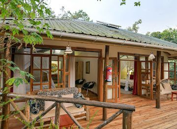 uganda/bwindi-impenetrable-national-park/bar/gorilla-safari-lodge-rushaga-sector