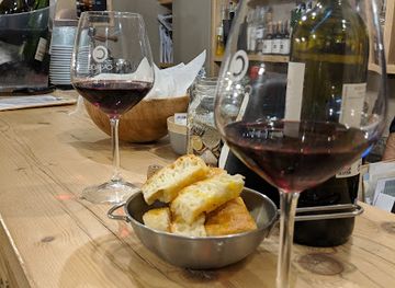 italy/valdarno/bar/gocce-d-uva