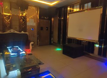 myanmar-burma/sagaing-region/bar/smile-ktv