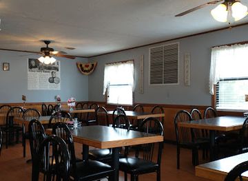 missouri/pomme-de-terre-lake/bar/home-town-diner