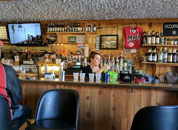 wisconsin/great-river-road/bar/mel-s-midtowner-sports-bar-patio