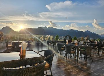 laos/champasak-cultural-landscape/bar/sip-chill-rooftop-bar