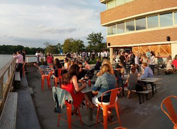 connecticut/stamford/harbor-point/bar/beer-garden-at-shippan-landing