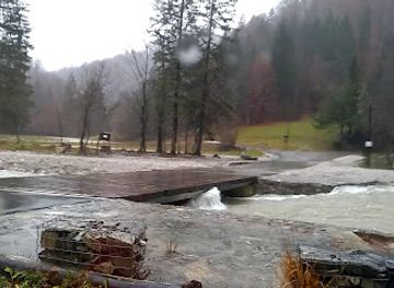 slovenia/littoral/bar/lago-di-idrija