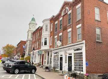 connecticut/litchfield-hills/bar/the-village-restaurant