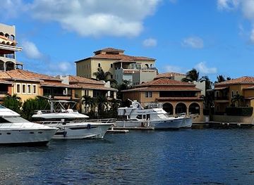 sint-maarten/cupecoy-beach/bar/big-cees-water-front-dining