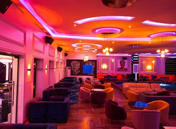 cameroon/limbe/bar/black-and-white-limbe