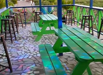 barbados/animal-flower-cave/bar/big-don-food-bar