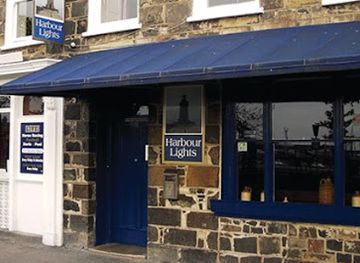 guernsey/portelet-bay/bar/harbour-lights