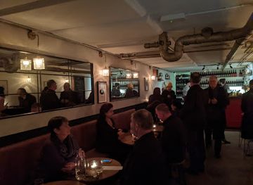 australia/canberra/kingston/bar/onzieme