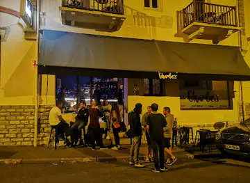 Charlie's Bar