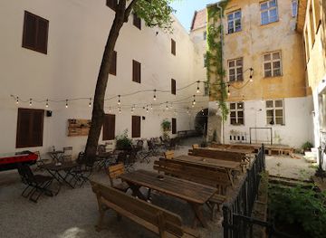 czechia/palava/bar/zahradka-u-zajice