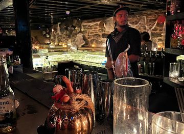 canada/montreal/griffintown/bar/king-crab