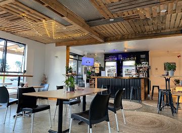 new-zealand/tasman/bar/catch-22-cafe-bar