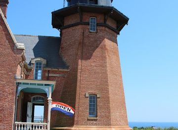 rhode-island/block-island/bar/southeast-light-delights