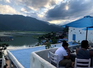 nepal/poon-hill/bar/sundown-by-karma