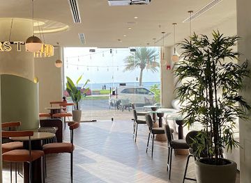 saudi-arabia/al-jubail/bar/three-bars