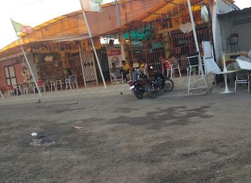 benin/ganvie-village/bar/bar-le-consulat