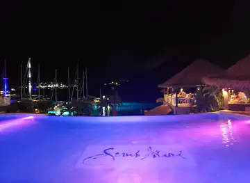 One Shoe Beach Bar & Grill