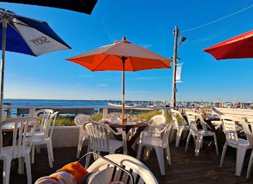 new-york/fire-island/bar/maguire-s-bayfront-restaurant